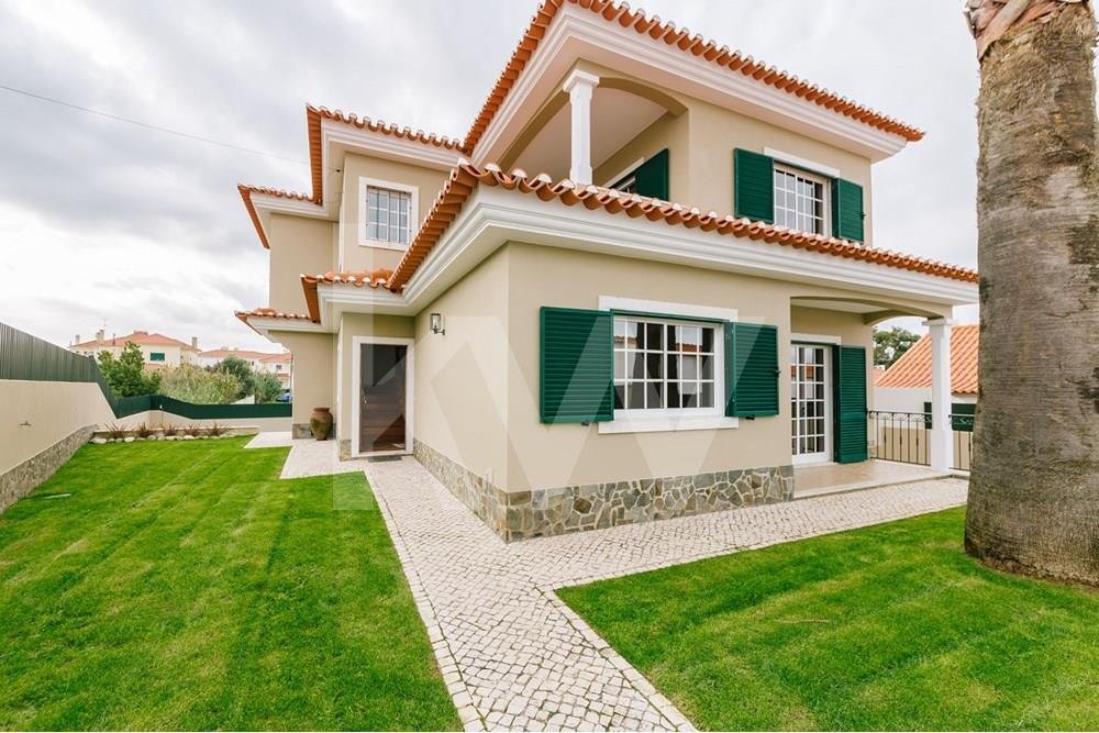 Detached 4 Bed Villa With Pool And Garden In In Alcabideche, Lisbon