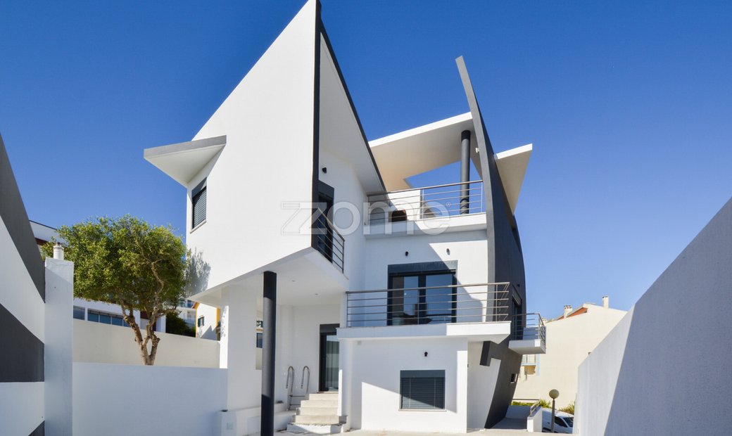 Nazaré House In Nazaré, Leiria District, Portugal For Sale (12466185)