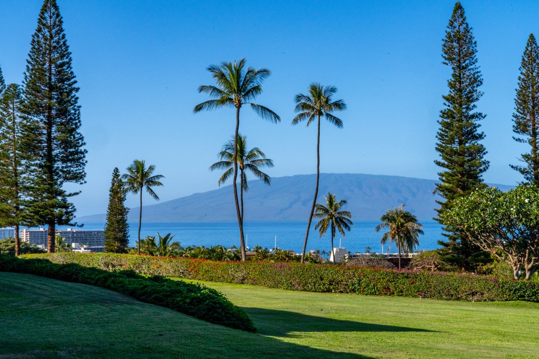 Beautifully Renovated 2 Bedroom + Den At In Lahaina, Hawaii, United ...