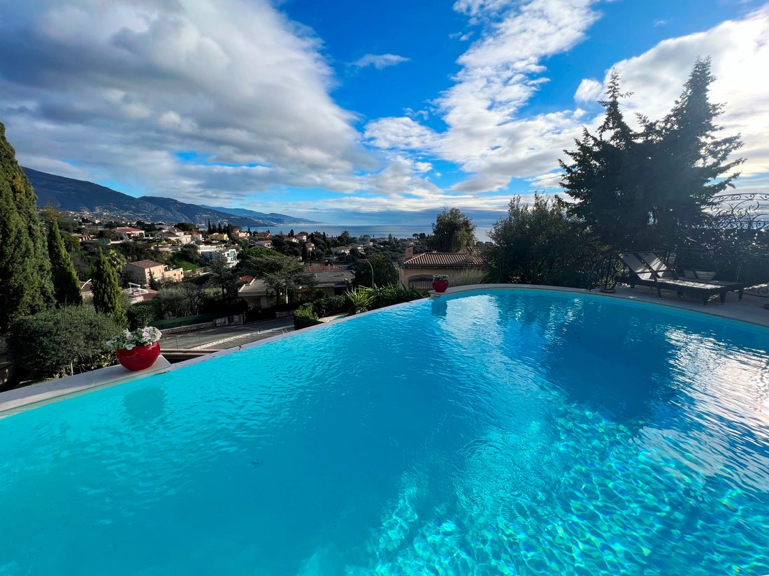Villa in Roquebrune-Cap-Martin, Provence-Alpes-Côte d'Azur, France 2 - 12466836
