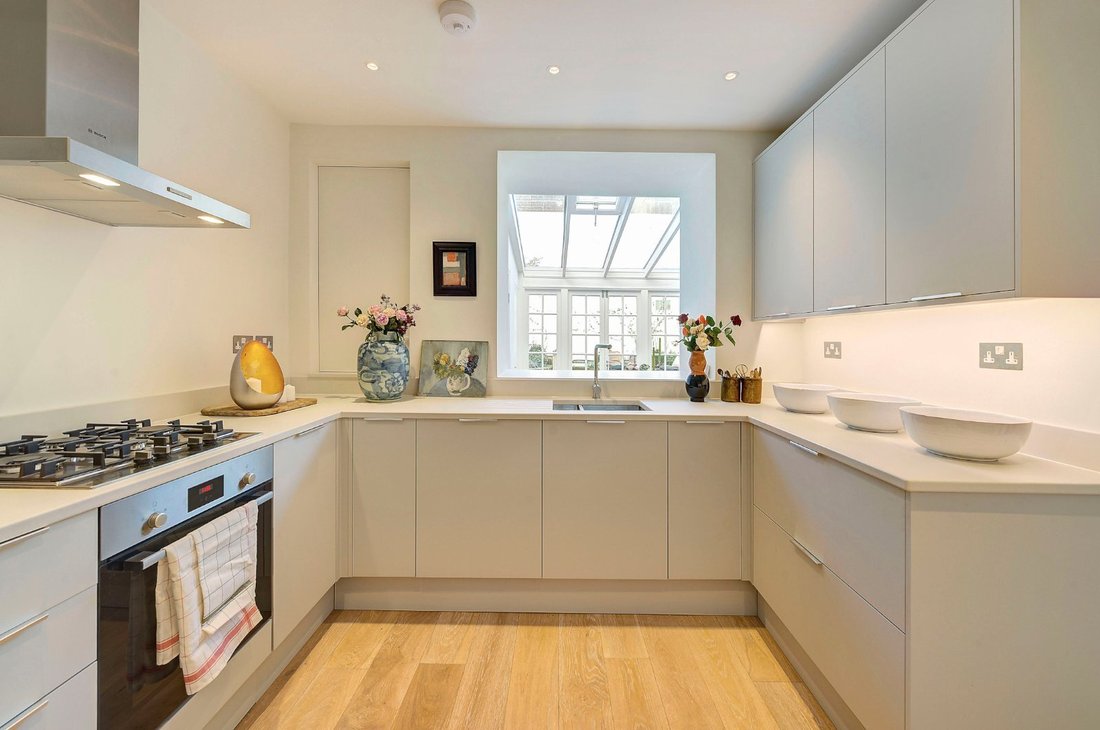 Beautiful Condo With Spectacular Amenities In London, England, United