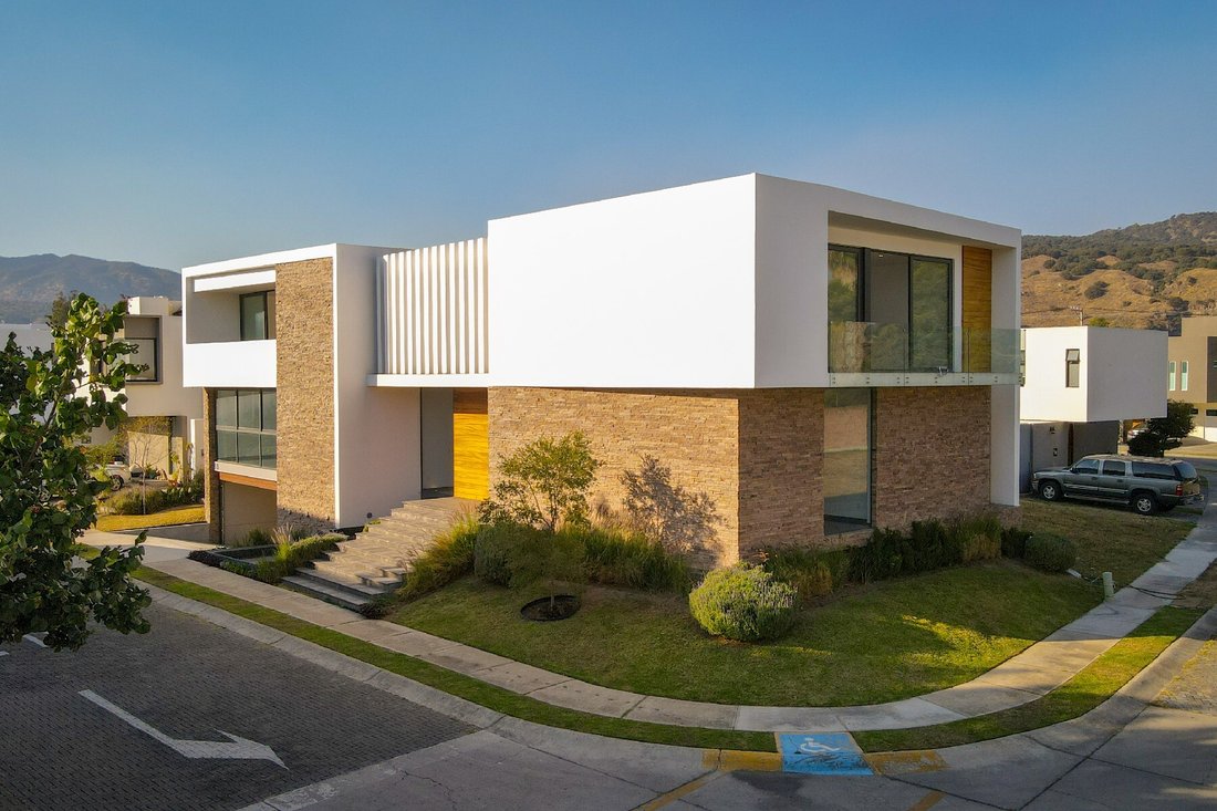 Residencia Arbolada In Tlaquepaque, Jalisco, Mexico For Sale (12466893)