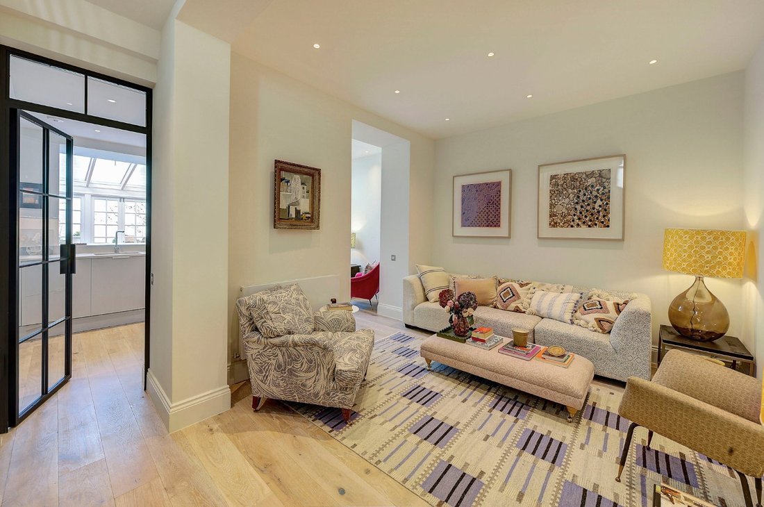 Beautiful Condo With Spectacular Amenities In London, England, United