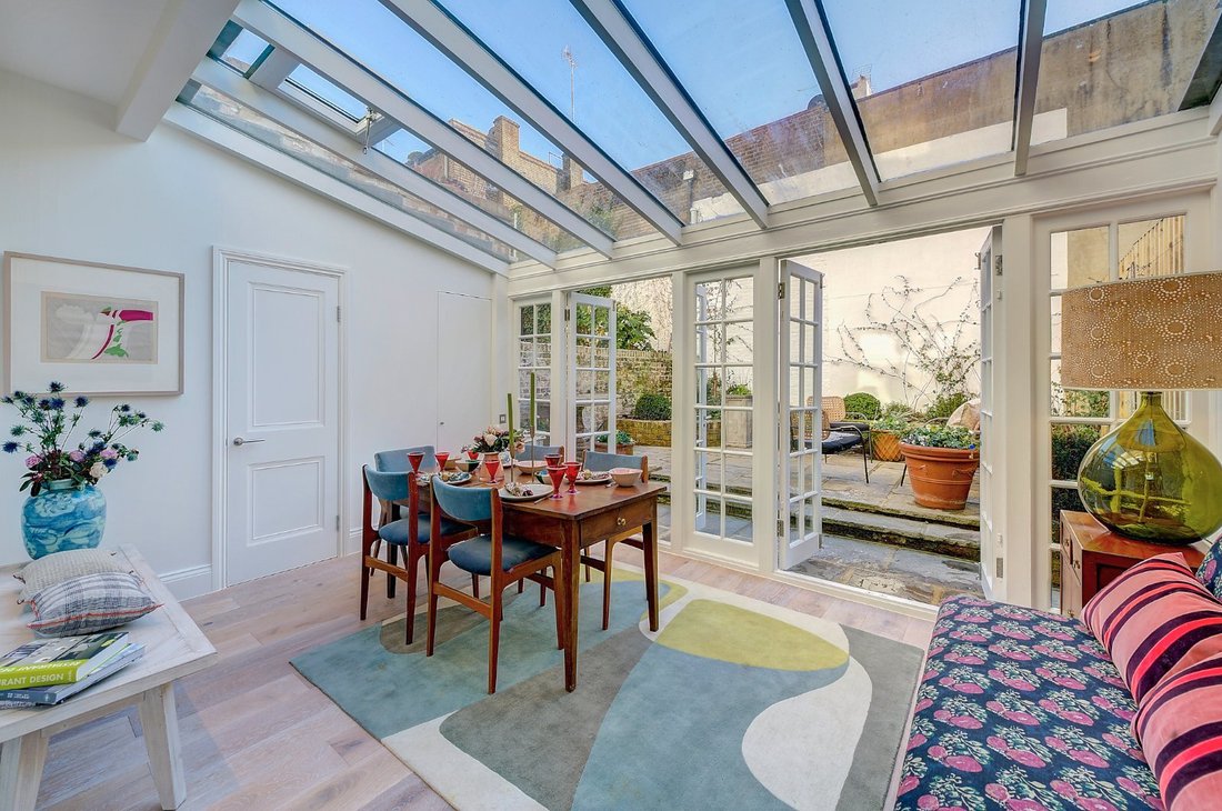 Beautiful Condo With Spectacular Amenities In London, England, United