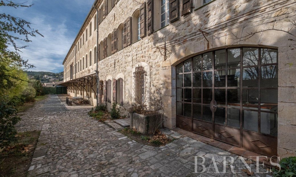 Rare Property Of 1500 M2 In Montauban, Occitanie, France For Sale