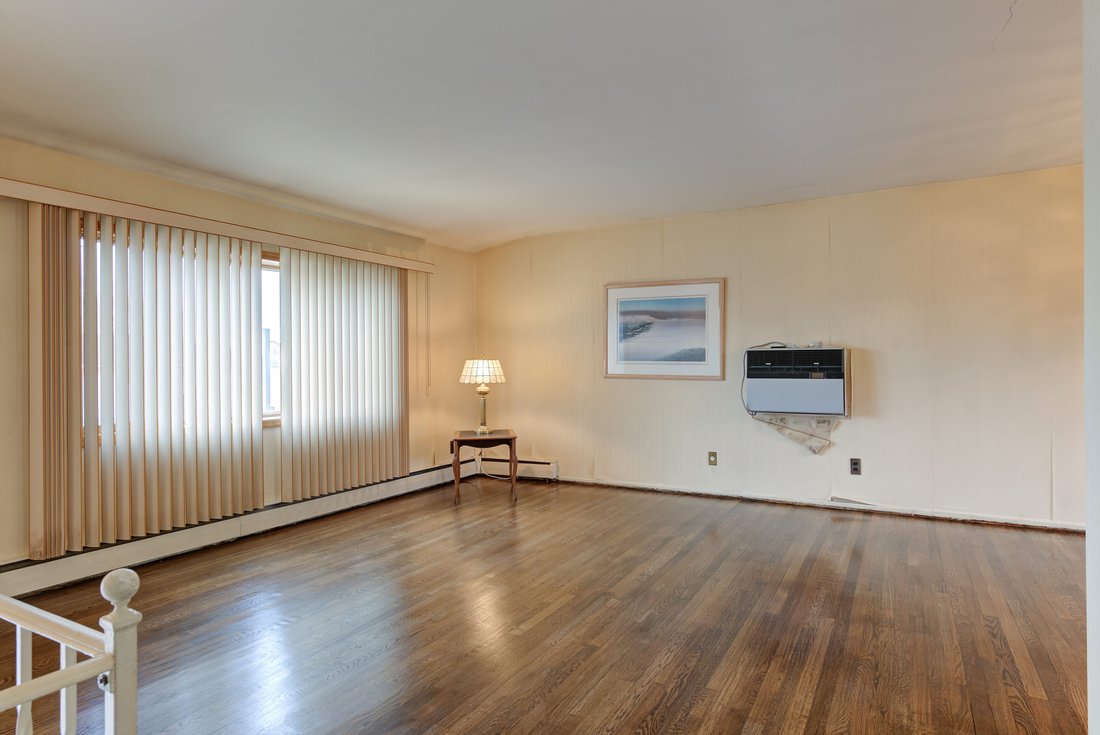 House in Plainview, New York, United States 4 - 12466803