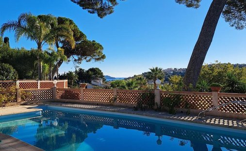 Villa in Centre Ville, Carqueiranne, France 1
