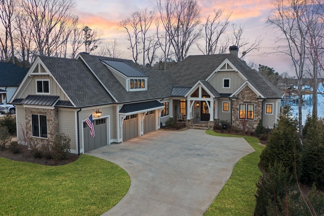 Magnificent Waterfront Home In Cuscowilla In Eatonton, United