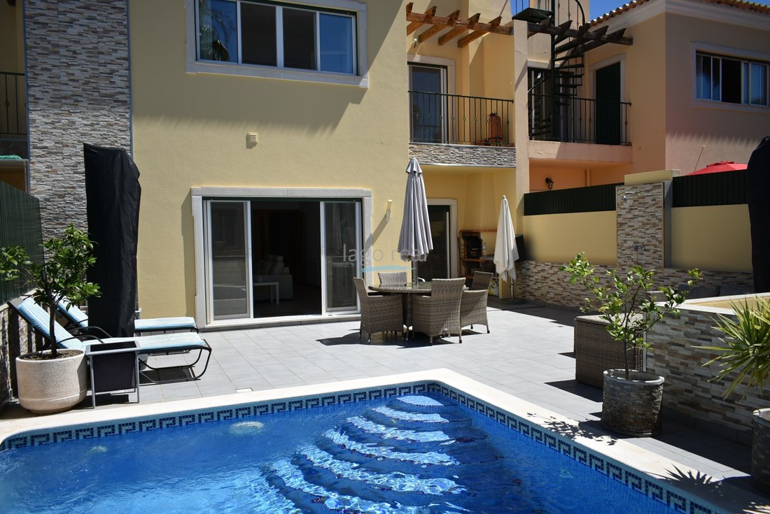 Townhouse in Santa Barbara de Nexe, Algarve, Portugal 1 - 12116139