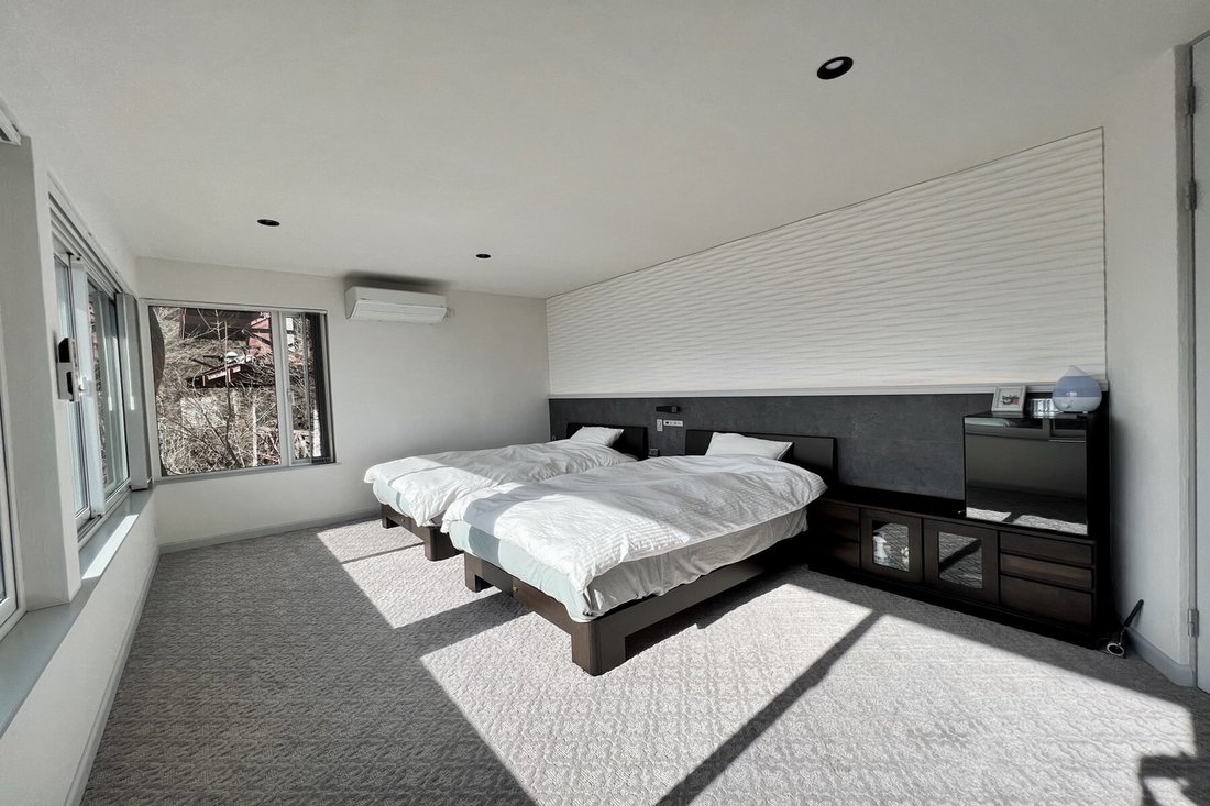 Lake Yamanaka View Villa In Yamanakako, Yamanashi, Japan For Sale