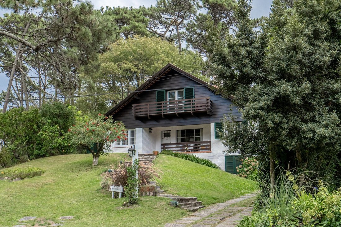 Very Good Home For Sale In An In Punta Del Este, Maldonado Department