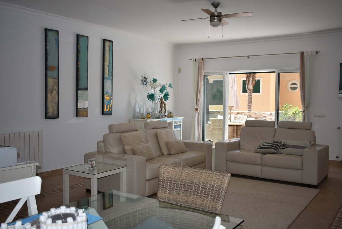 Townhouse in Santa Barbara de Nexe, Algarve, Portugal 2 - 12116139