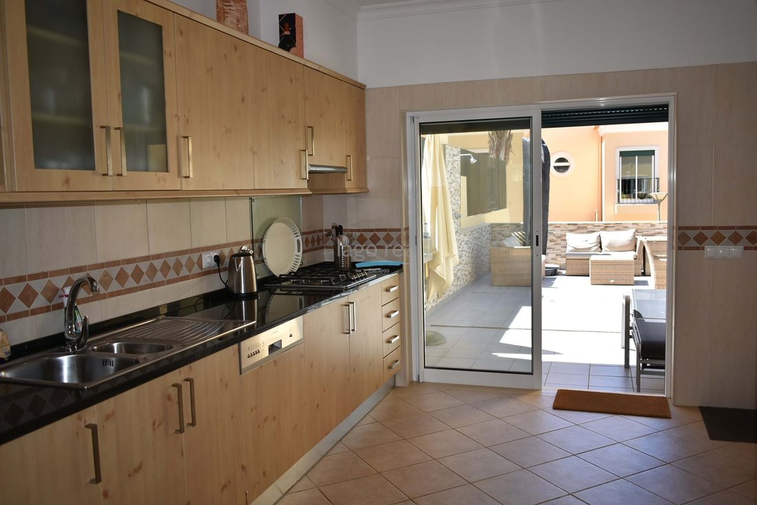 Townhouse in Santa Barbara de Nexe, Algarve, Portugal 3 - 12116139