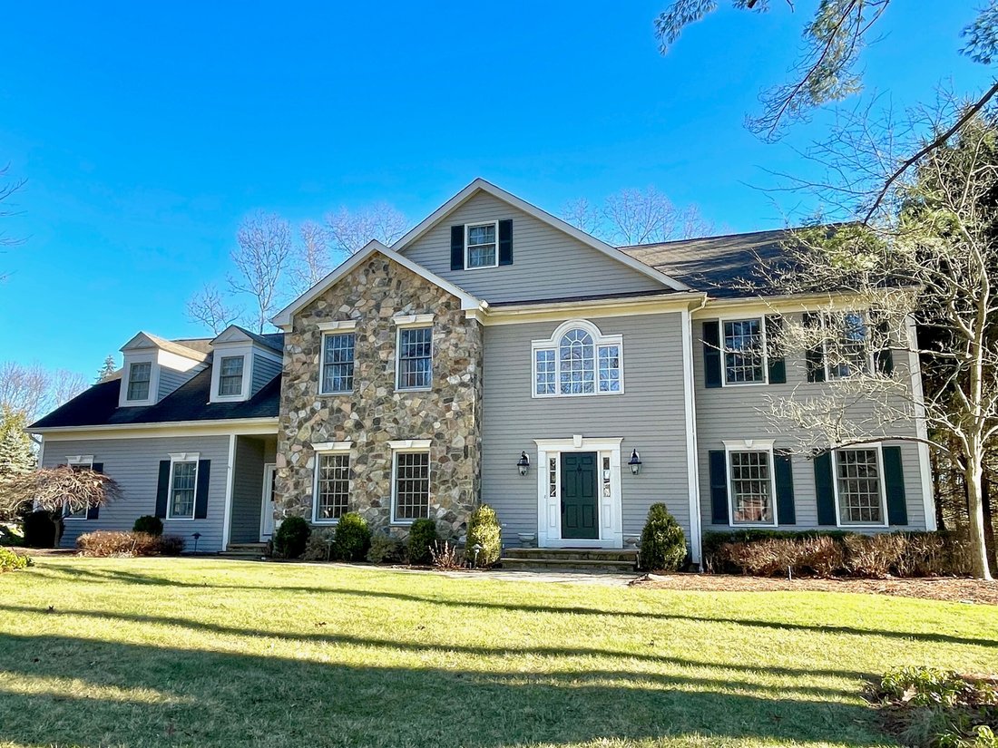 Colonial In Desirable Brookrace In Mendham, New Jersey, United