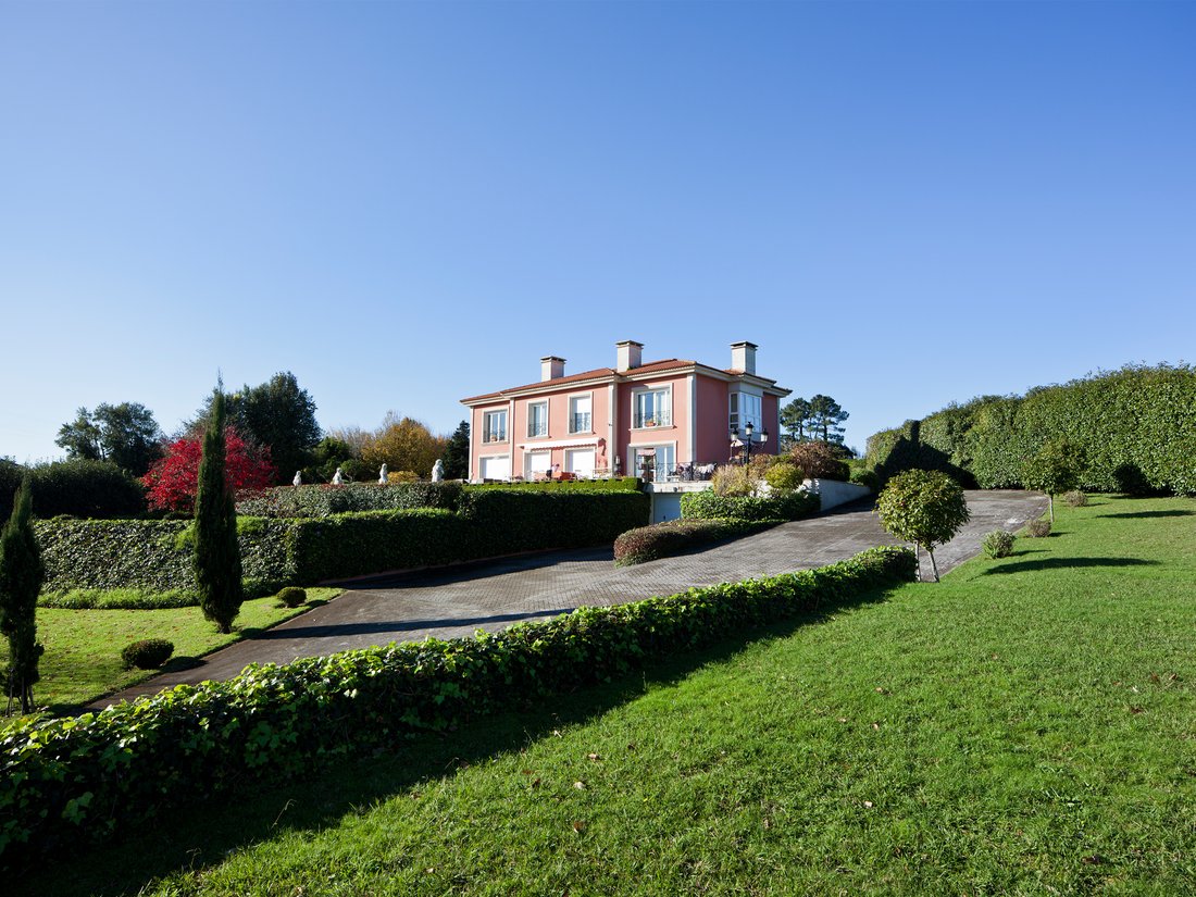 Grand Villa With Large Garden And Swimming Pool For In Bergondo