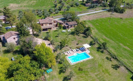 Country House in Gualdo, Marche, Italy 1
