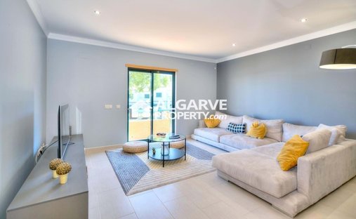 Townhouse in Quelfes, Algarve, Portugal 1