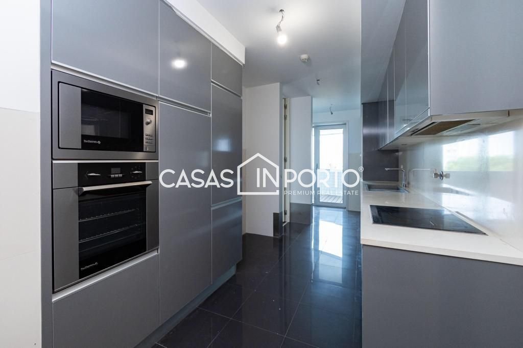 Apartment in Lordelo do Ouro e Massarelos, Porto District, Portugal 3 - 12476971