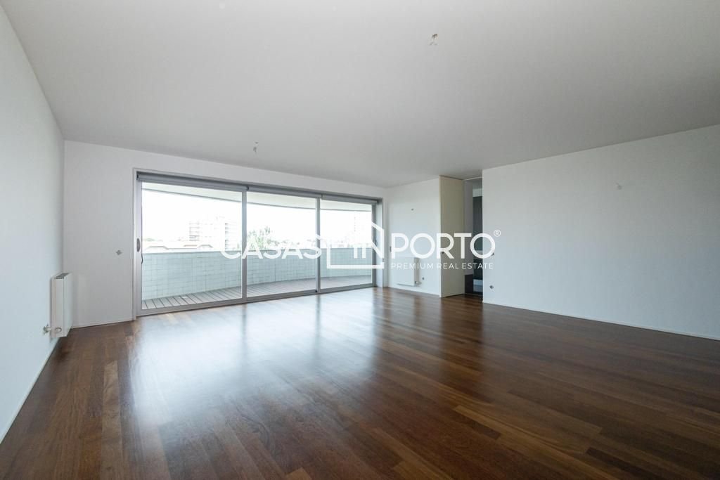 Apartment in Lordelo do Ouro e Massarelos, Porto District, Portugal 1 - 12476971