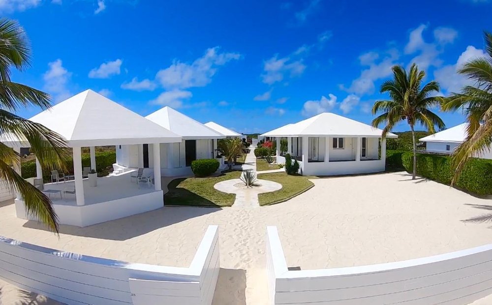 Lujo vista al agua casas en venta en San Salvador, Bahamas | JamesEdition