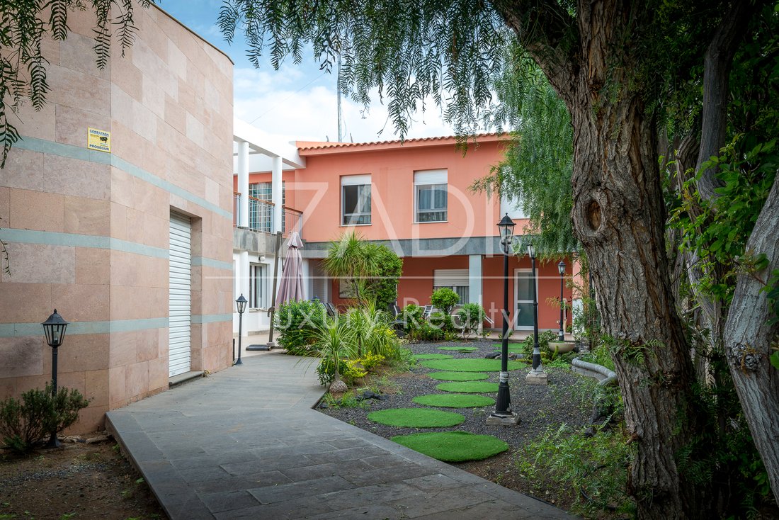 Chalet in Ciudad Jardin, Las Palmas de Gran Canaria, Spain 1 - 12478020