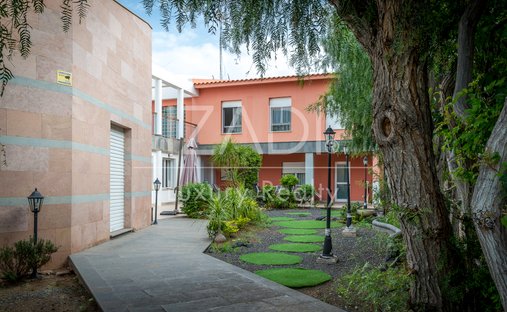 Chalet in Ciudad Jardin, Las Palmas de Gran Canaria, Spain 1
