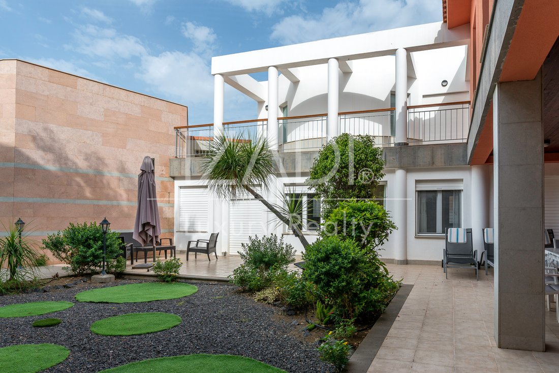 Chalet in Ciudad Jardin, Las Palmas de Gran Canaria, Spain 3 - 12478020