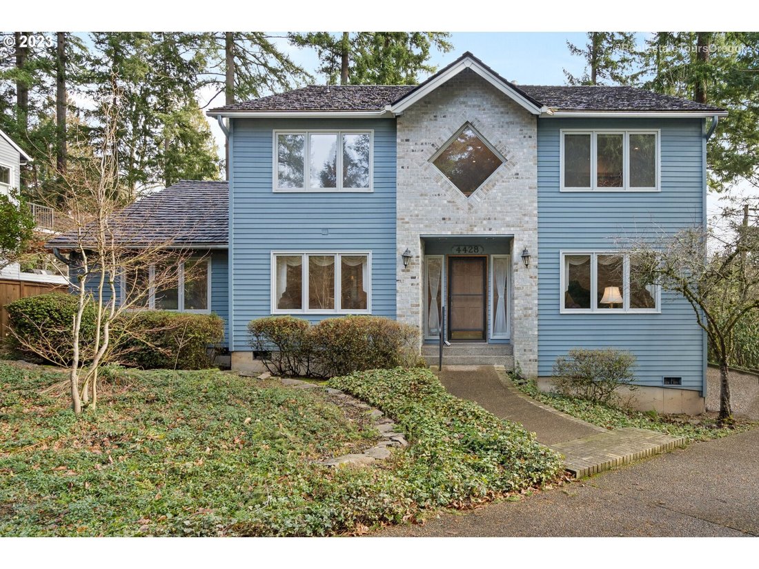 L Ovely Home In The Sought After Bridlemile In Portland, Oregon, United