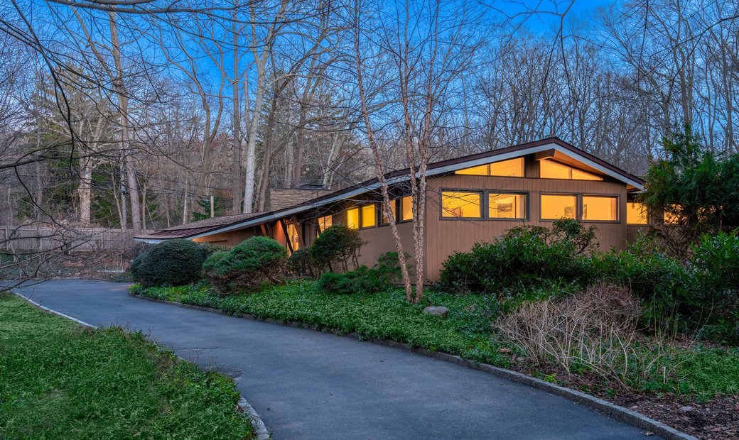 1 Glenn Crescent, Centerport, Ny 11721 In Centerport, New York, United