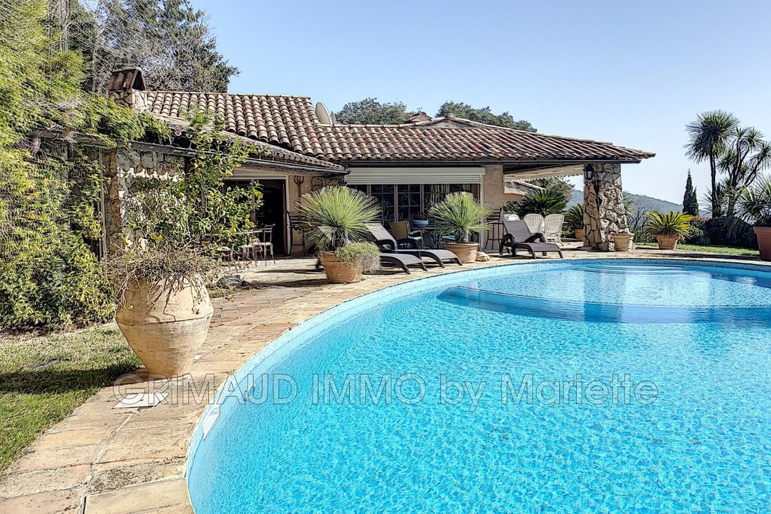 Villa in La Garde-Freinet, Provence-Alpes-Côte d'Azur, France 1 - 12480388