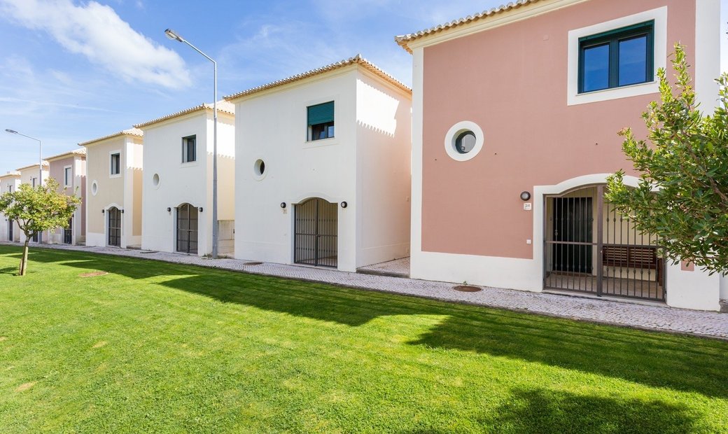 2 Bedroom Villa, Western Algarve Burgau Ref Gv690 In Burgau, Algarve