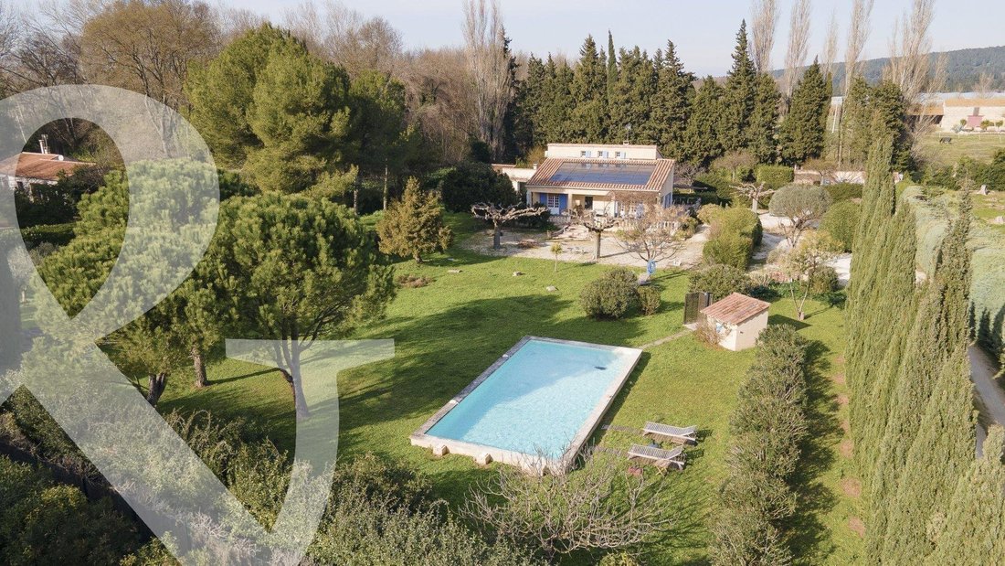 Maison à Fontvieille, Provence-Alpes-Côte d'Azur, France 1 - 12455261