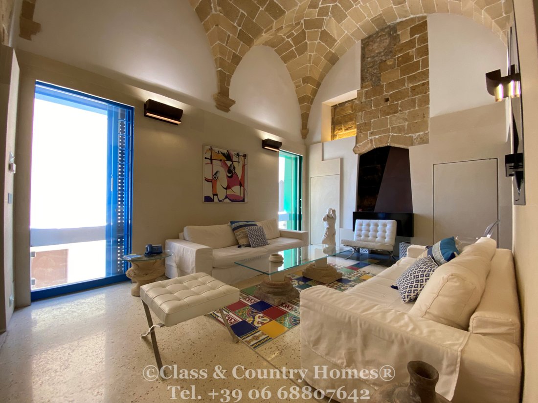 Houses For Sale Puglia Italy Historic Building By In Gallipoli Apulia   1100xxs 