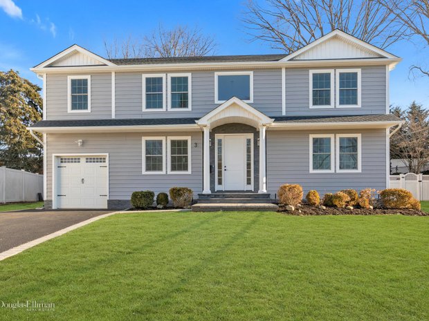 House in Old Bethpage, New York, United States 1