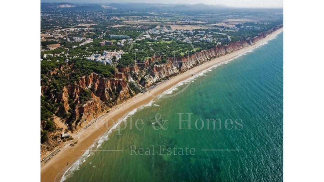 Albufeira House In Olhos De água, Algarve, Portugal For Sale (12486347)