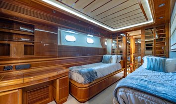 Ferretti 94