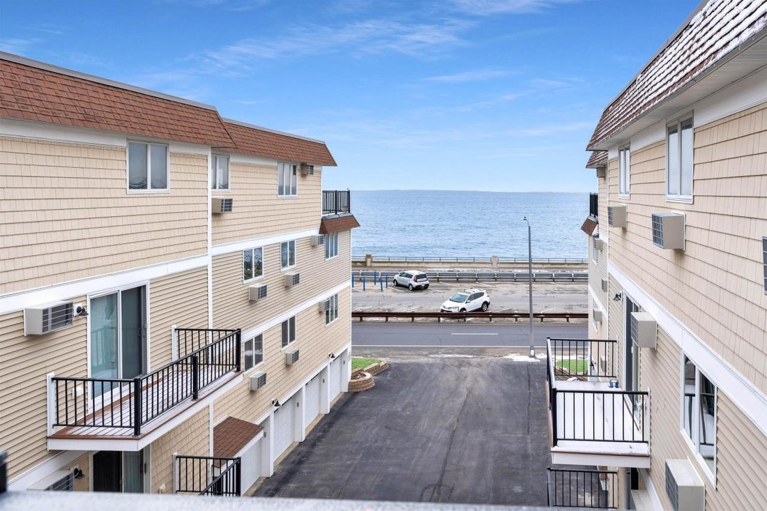 2 Bedrooms Condominium In Hampton, New Hampshire, United States For