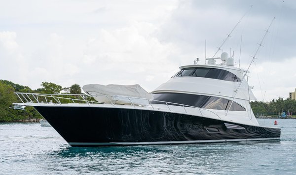 Viking 80 Enclosed Bridge (12484504)
