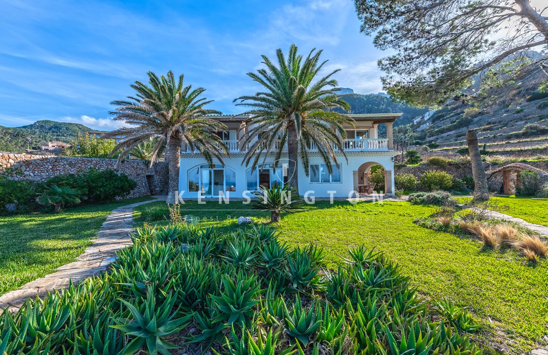 Banyalbufar Town House In Banyalbufar, Balearic Islands, Spain For Sale