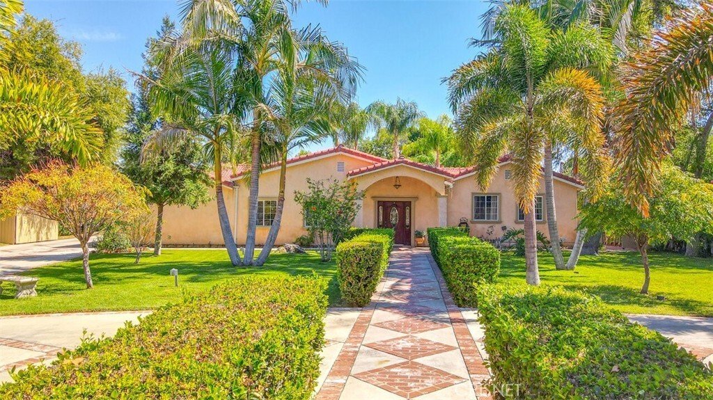 7 Bedrooms Single Family Detached In Los Angeles, California, United