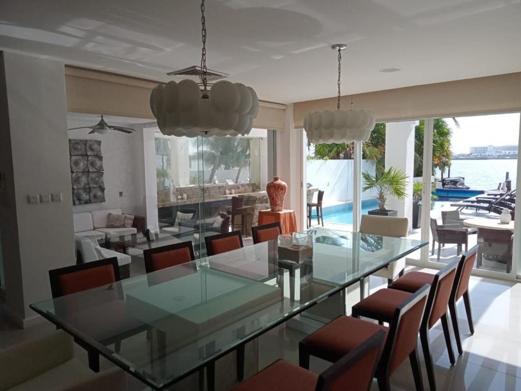 4 Bedrooms Single Family Detached In Cancún, Quintana Roo, Mexico For