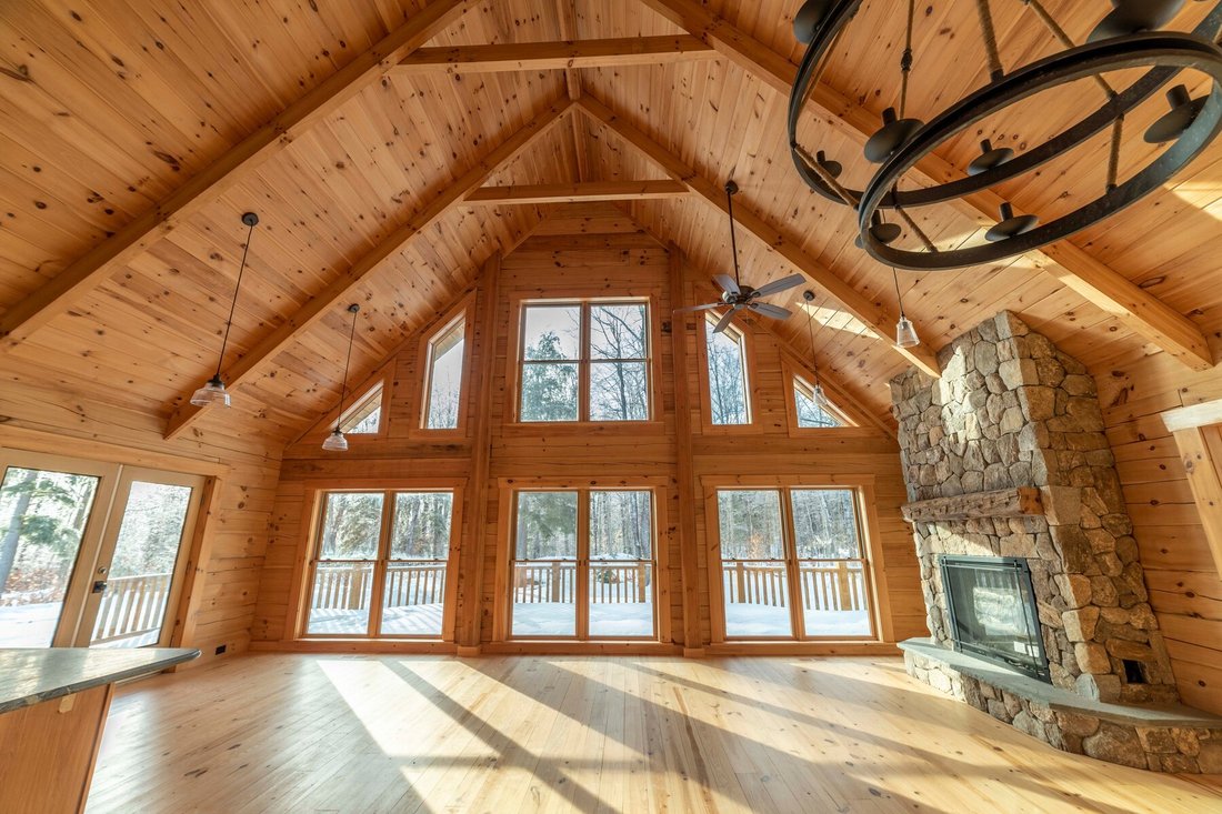 Stunning Log Home! In Wilmington, Vermont, United States For Sale