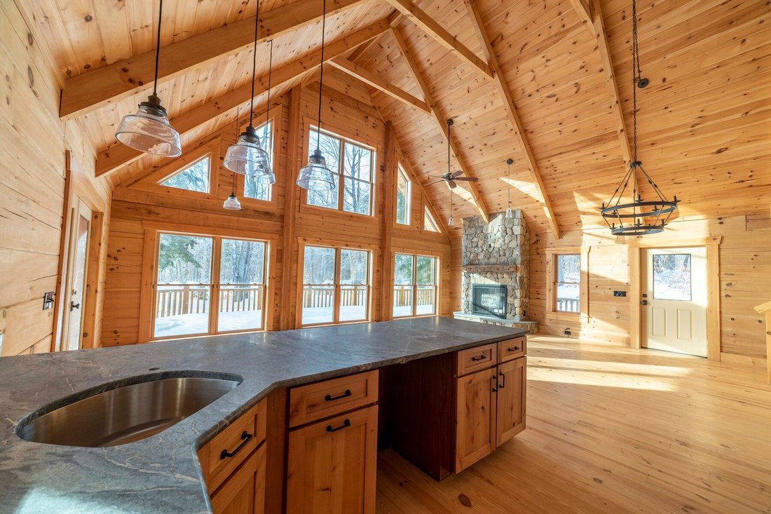 Stunning Log Home! In Wilmington, Vermont, United States For Sale