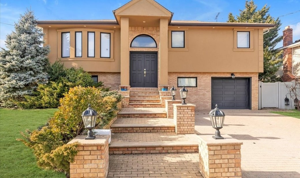 House Bellmore In Bellmore, New York, United States For Sale (12495884)