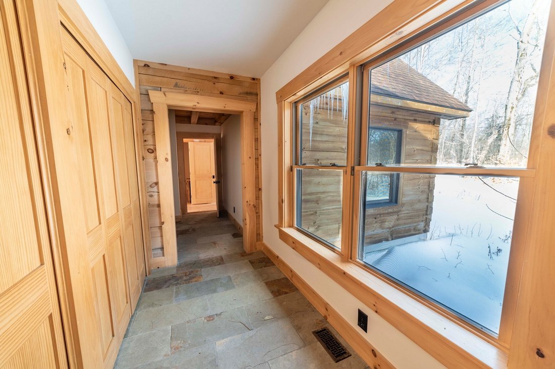 Stunning Log Home! In Wilmington, Vermont, United States For Sale