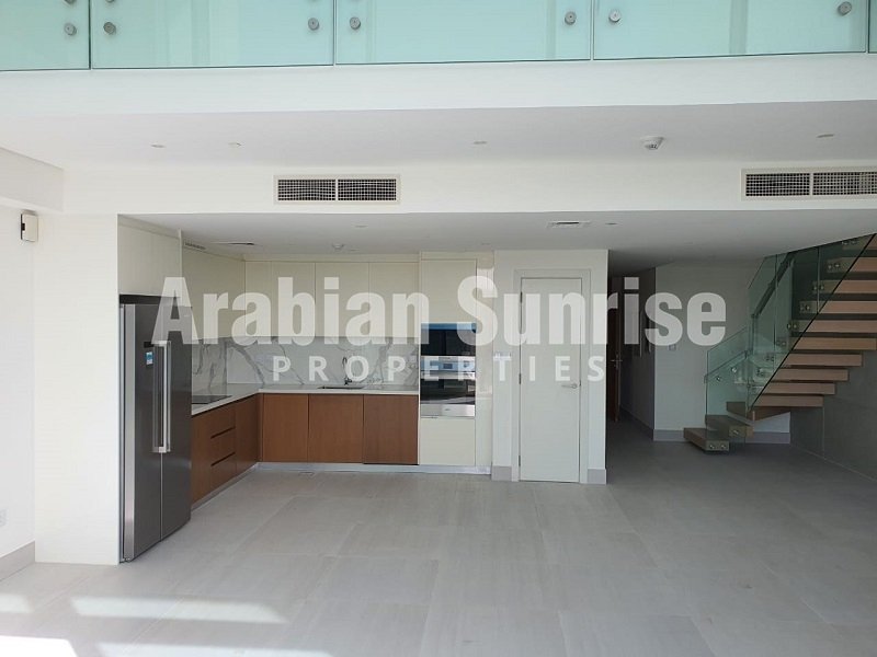 Luxurious Loft Apt With Beach In Abu Dhabi, Abu Dhabi, United Arab