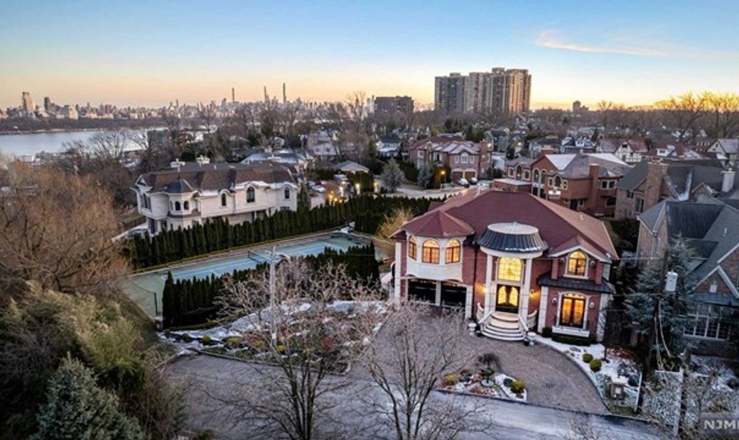 6 Bedrooms Single Family Detached In Fort Lee, New Jersey, United