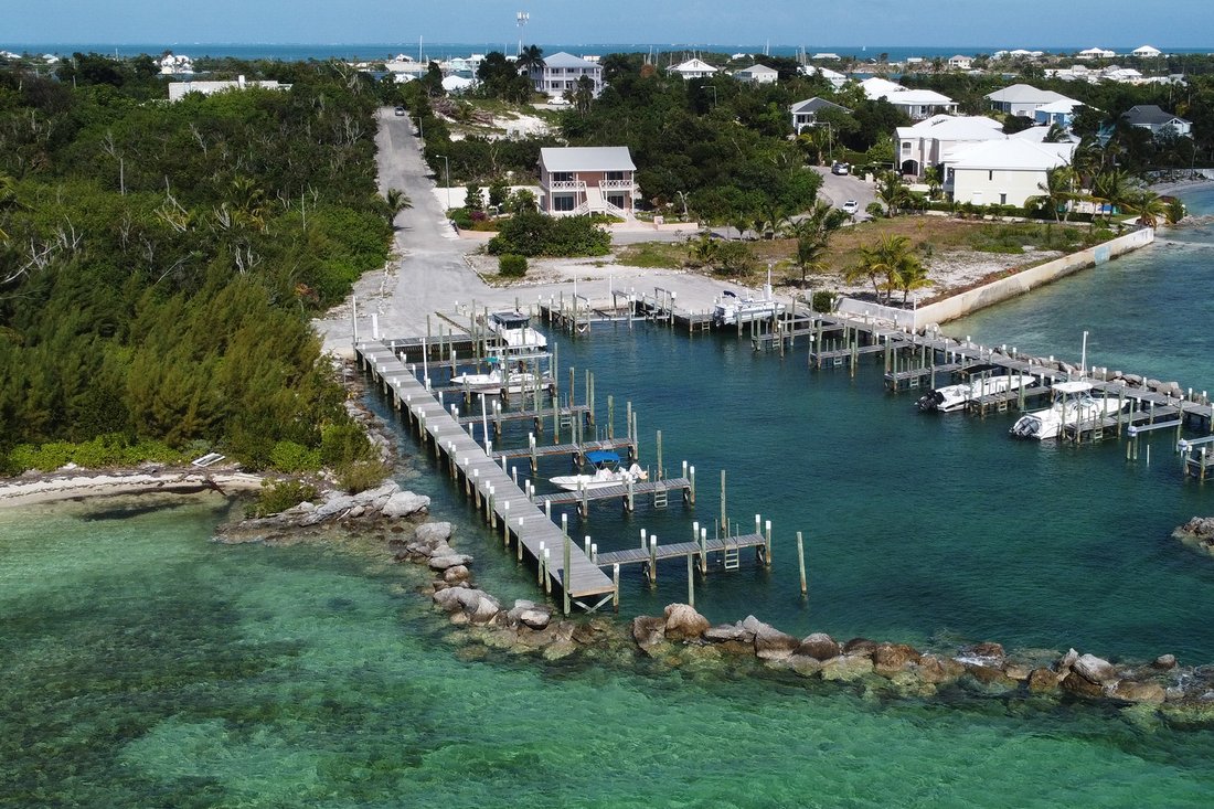 Lubbers Look In Marsh Harbour, Central Abaco, The Bahamas For Sale