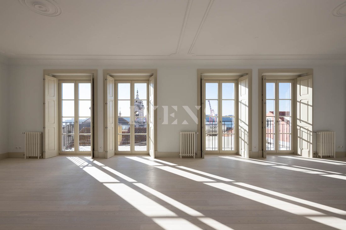 Five Bedroom Duplex Penthouse With River View, In Lisbon, Lisbon