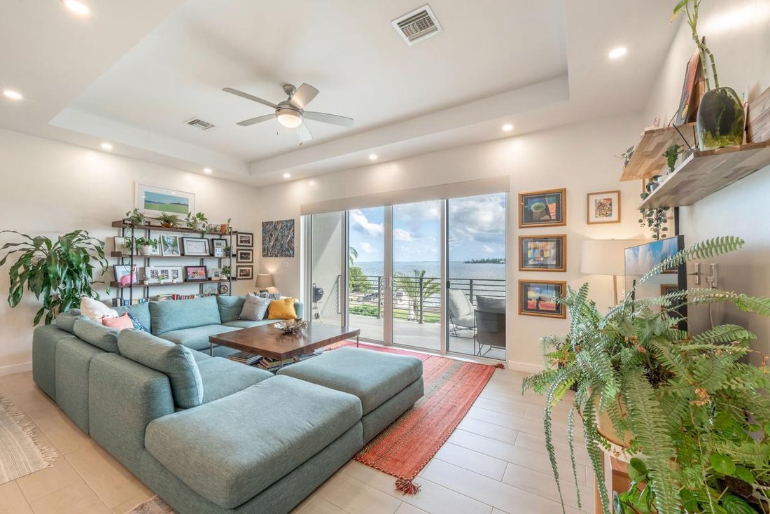 Outstanding Four Bedroom Ocean In Town, Town, Cayman